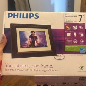 Philips 7 Inch SPF3472/G7 Home Essentials LED Digital Photo Frame
